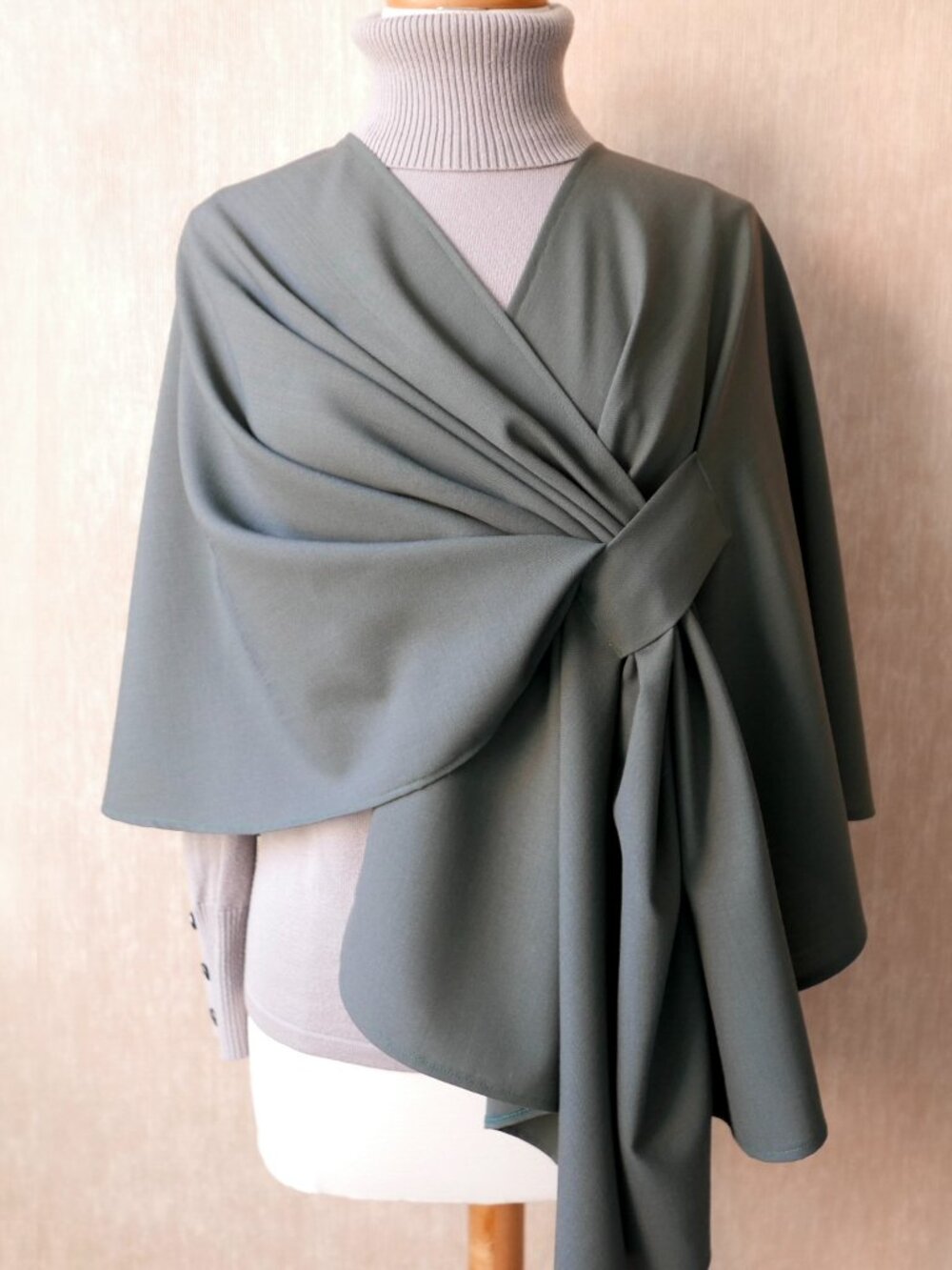 Short Cape/Wrap, Green Lightweight Wool